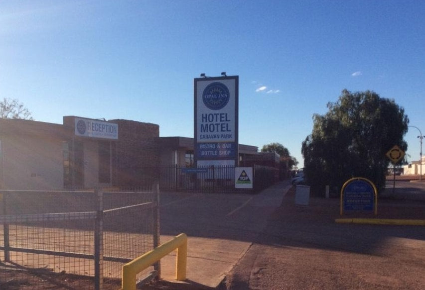 Opal Inn Hotel Motel Caravan Park, Coober Pedy, SA – Country Pub Camping