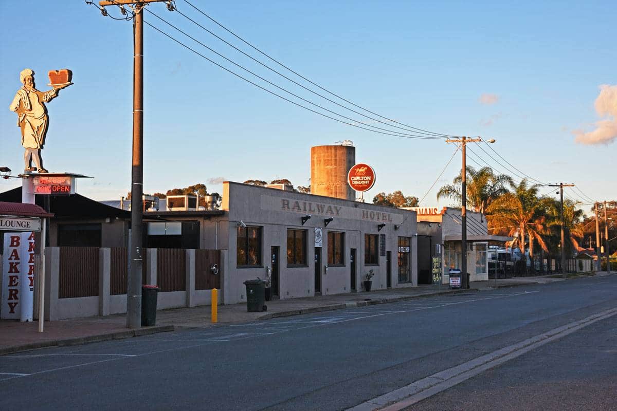 Railway Hotel, Strathmerton, Victoria – Country Pub Camping